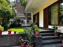 4BHK ULTRA LUXURY FULLY FURNISHED  CHURCH ROAD GREEN AVENUE VASANT KUNJ. 
1000 yd
8.5 lakh asking 